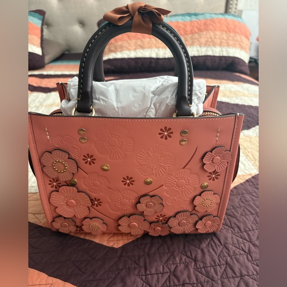 Coach Tea Rose Rogue - Picture 2 of 14